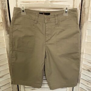 Gloria Vanderbilt shorts size 6